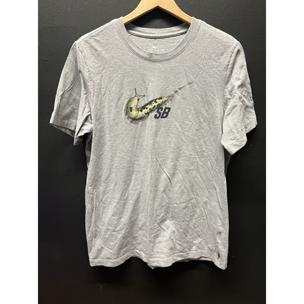 Nike Men T-Shirt Large Gray SB Sluggin Snail Slug Swoosh Graphic Tee Crew Neck